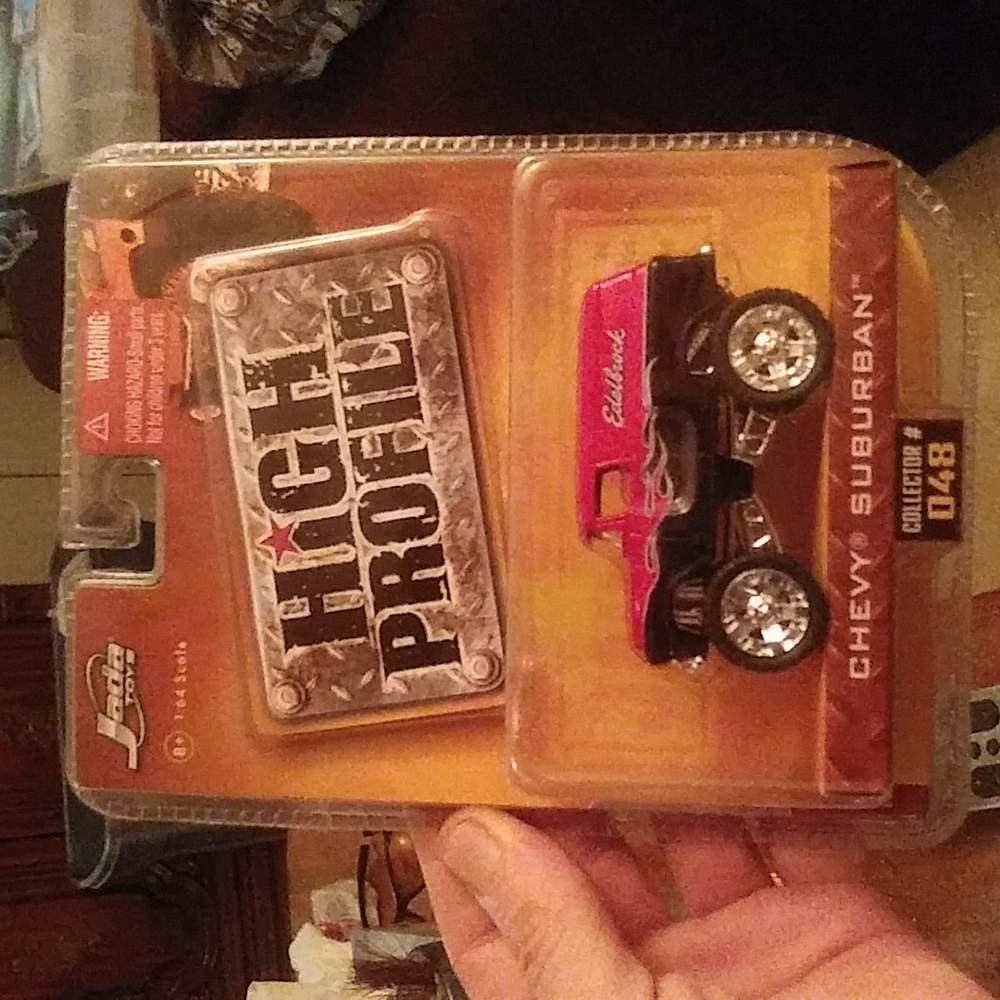 Jada toys!! High profile. Chevy surburban. Cltr 48. 2006. Wave. 4.